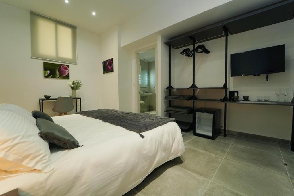 Private Rooms With Bathroom In Valletta Buitenkant foto
