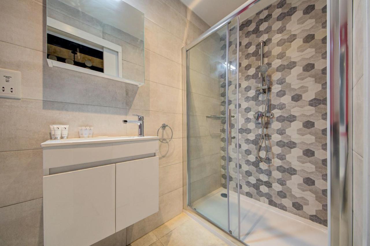 Private Rooms With Bathroom In Valletta Buitenkant foto