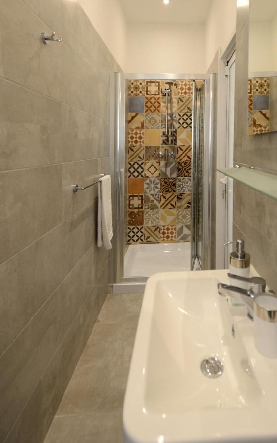 Private Rooms With Bathroom In Valletta Buitenkant foto