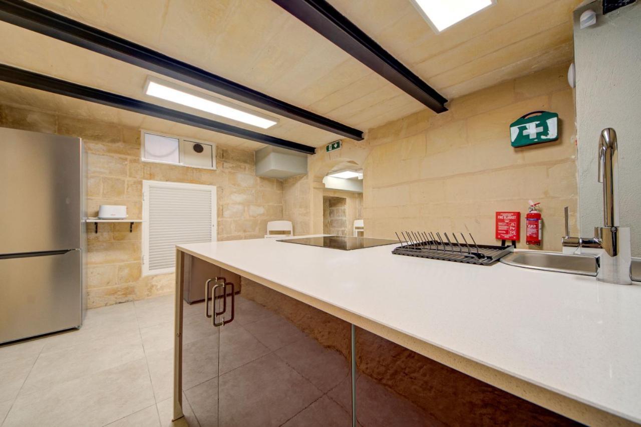 Private Rooms With Bathroom In Valletta Buitenkant foto