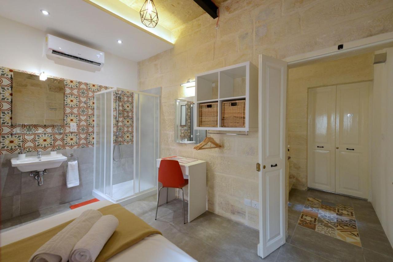 Private Rooms With Bathroom In Valletta Buitenkant foto