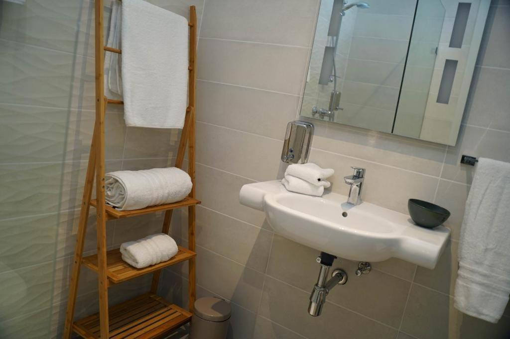 Private Rooms With Bathroom In Valletta Buitenkant foto