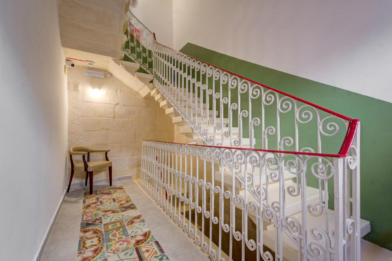 Private Rooms With Bathroom In Valletta Buitenkant foto