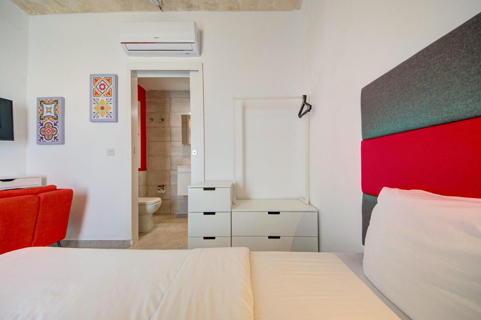 Private Rooms With Bathroom In Valletta Buitenkant foto