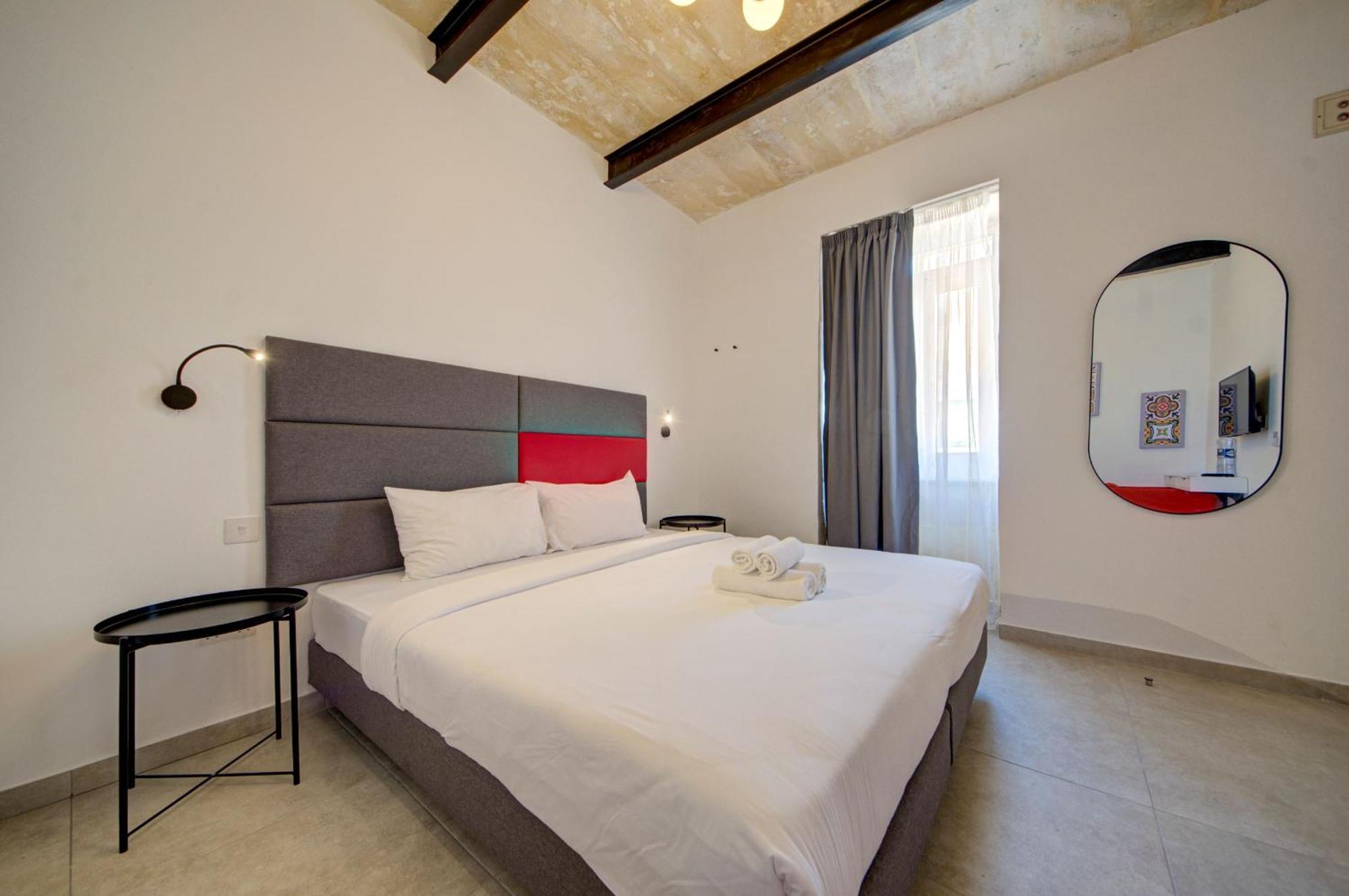 Private Rooms With Bathroom In Valletta Buitenkant foto