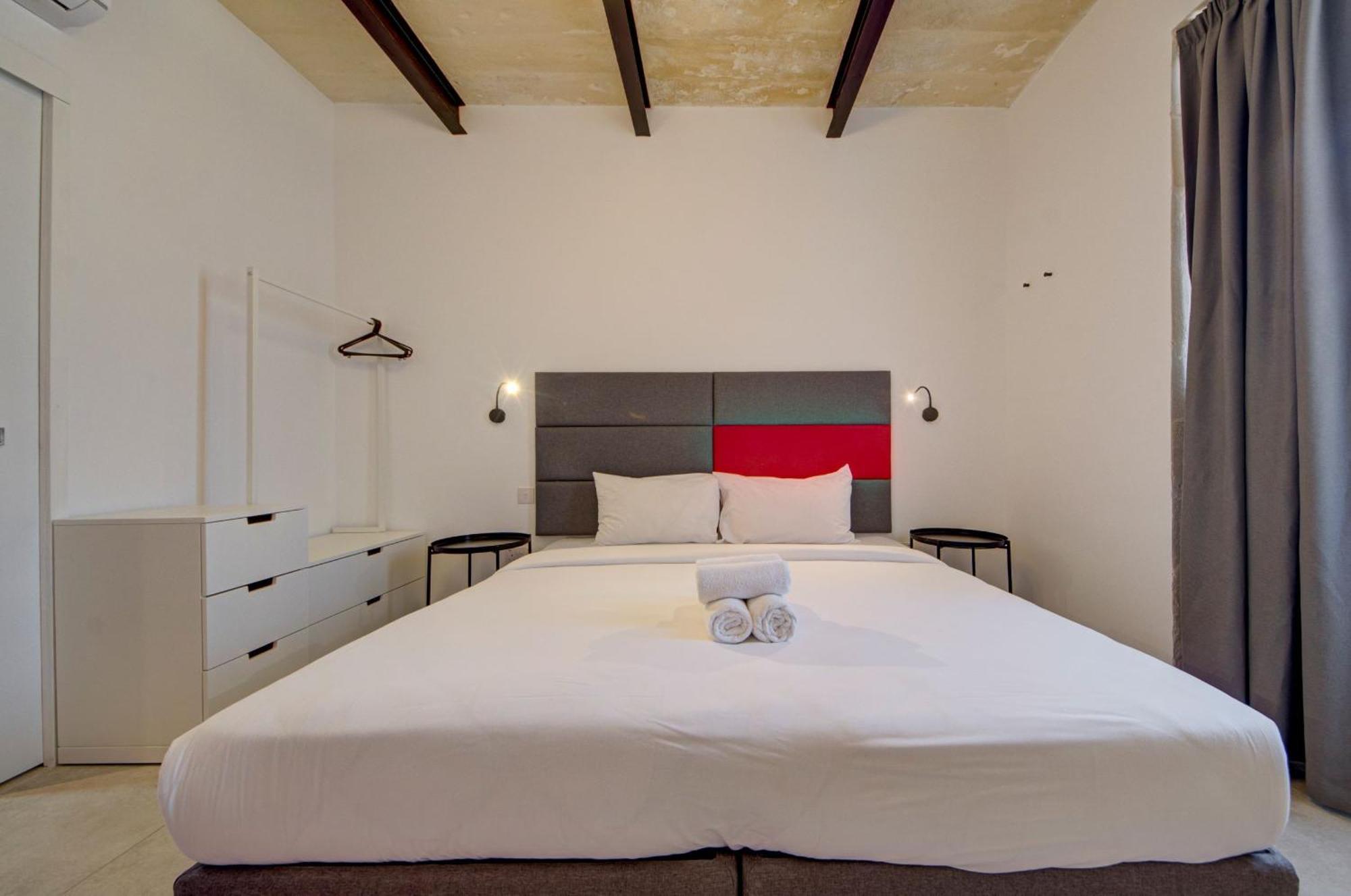Private Rooms With Bathroom In Valletta Buitenkant foto