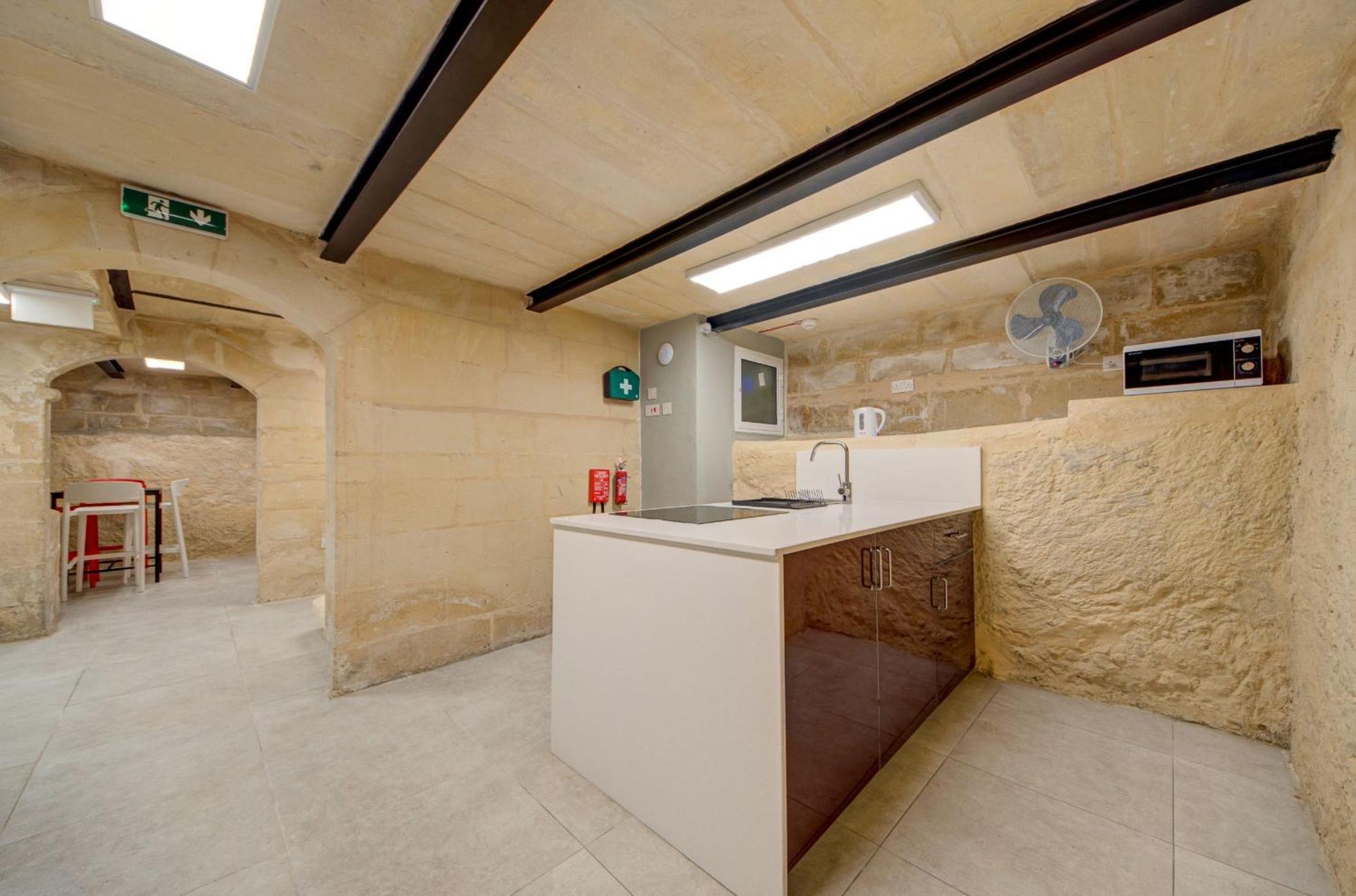 Private Rooms With Bathroom In Valletta Buitenkant foto