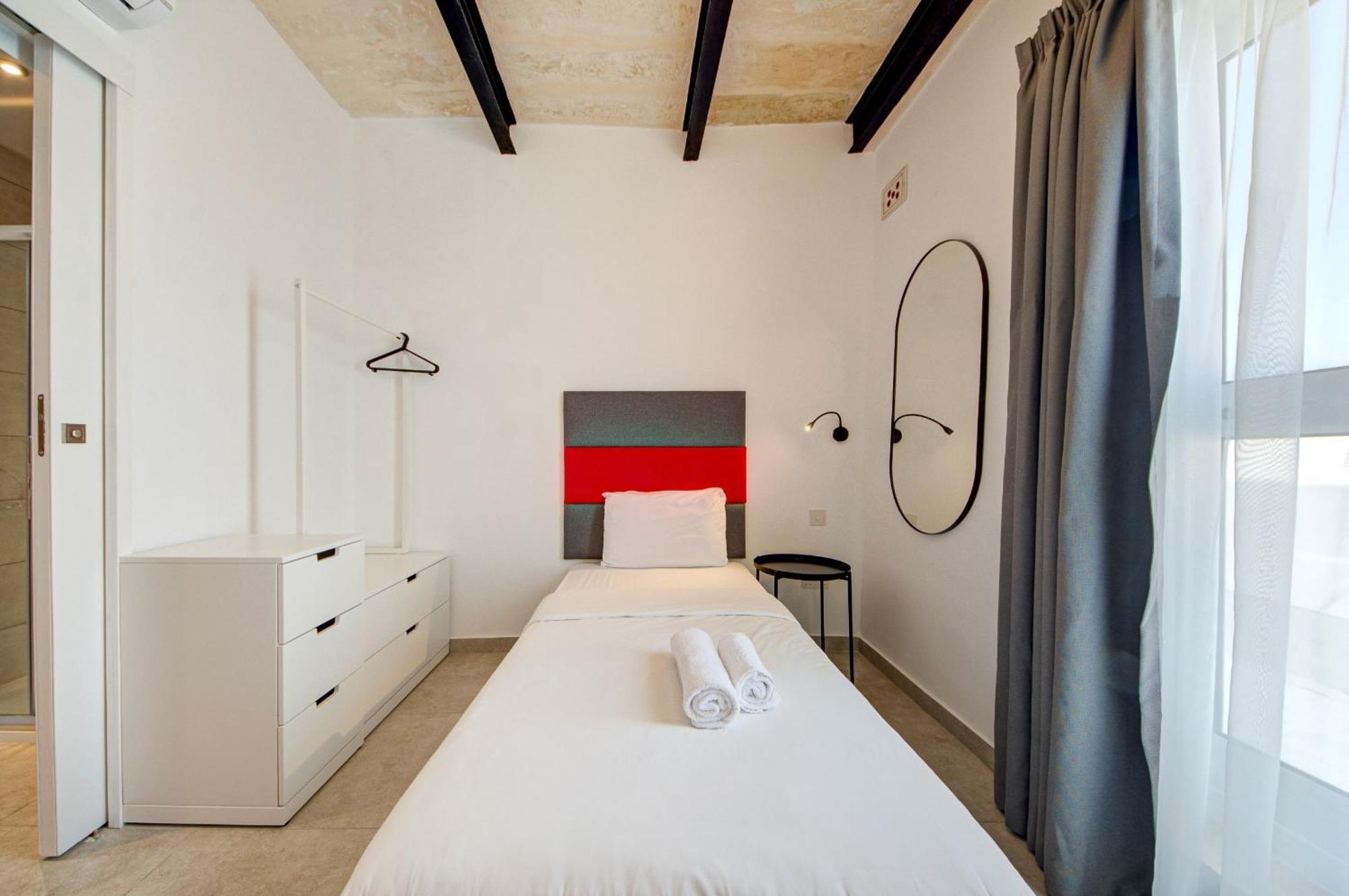 Private Rooms With Bathroom In Valletta Buitenkant foto